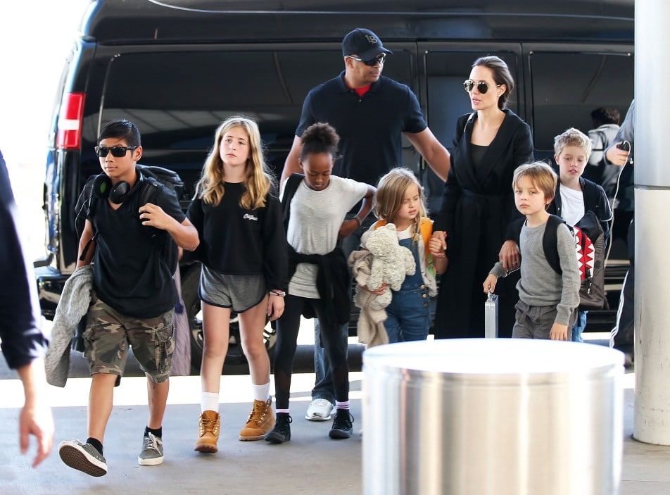 Angelina Jolie sigue al cuidado de sus 6 hijos