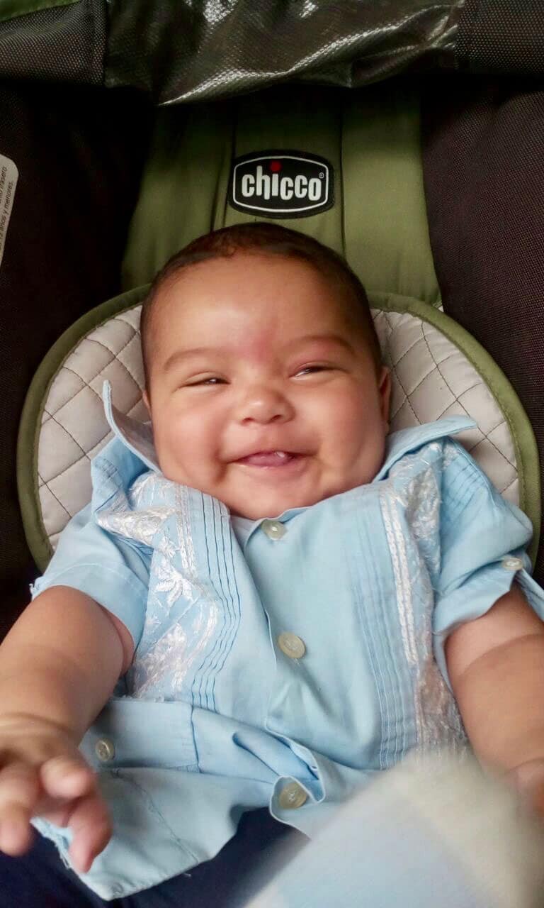 Los bebés tienen su alma feliz por el hecho de existir