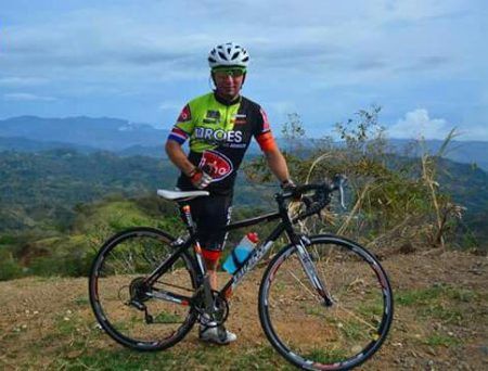 Frank es ciclista con una sola pierna