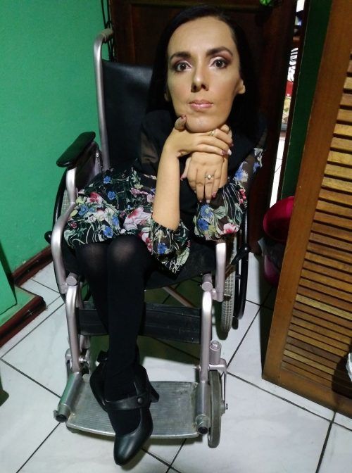 La psicóloga Karla Ballestero tiene una distrofia muscular severa (Foto: Karla B.)