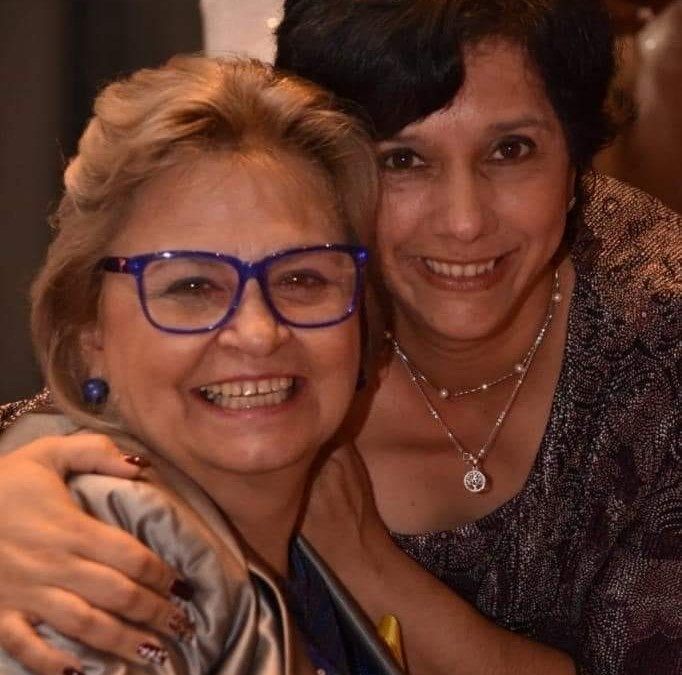 "Nada como la amistad para animarnos a vivir, darnos alegrías, riquezas, emociones, complicidad y seguridad" Ana Lucía y su jefe y amiga la Dra Lisbeth Quesada