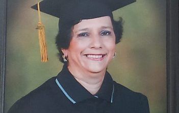 Ana Lucía se graduó de colegio a los 47 años y está estudiando relaciones publicas