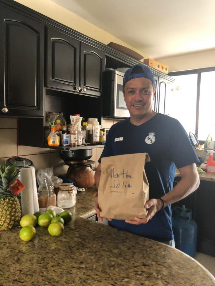 Reinaldo es periodista y cocina arepas colombianas
