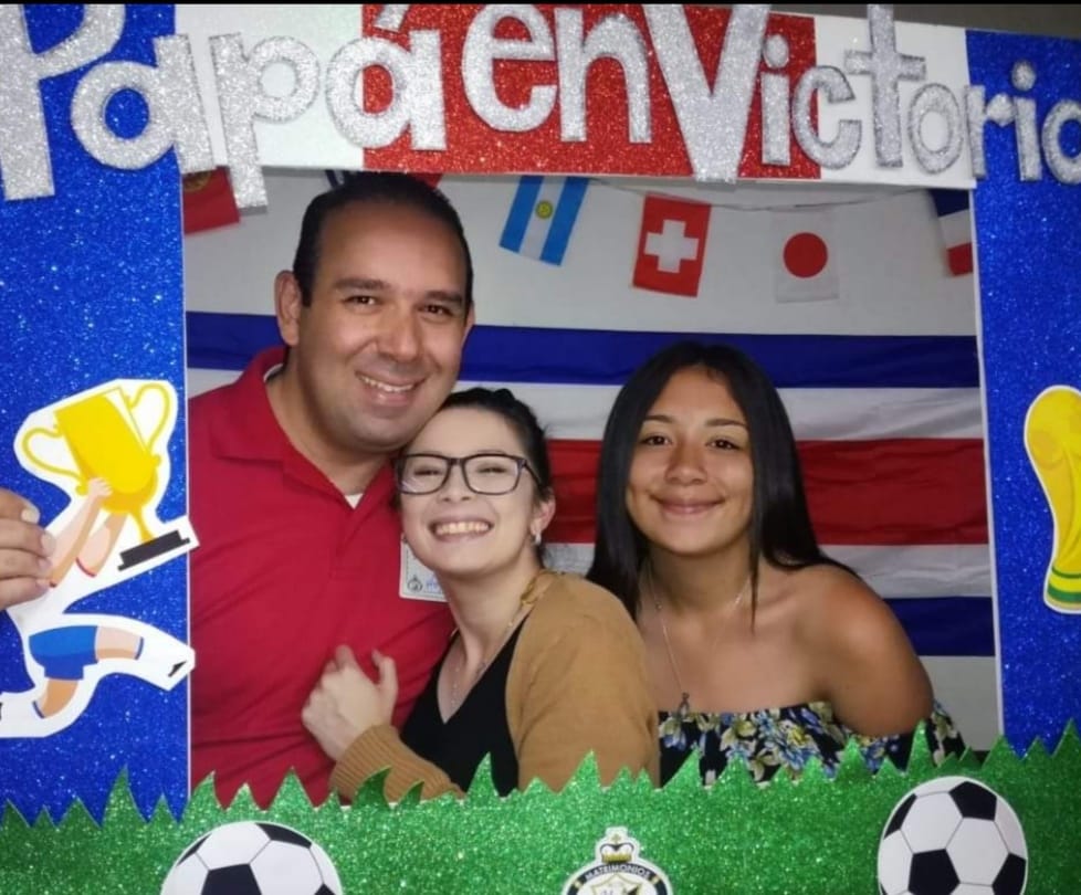 Nicole y Nataly conocen muy bien las enfermedades de su papá, quien busca que no interfieran en su relación
