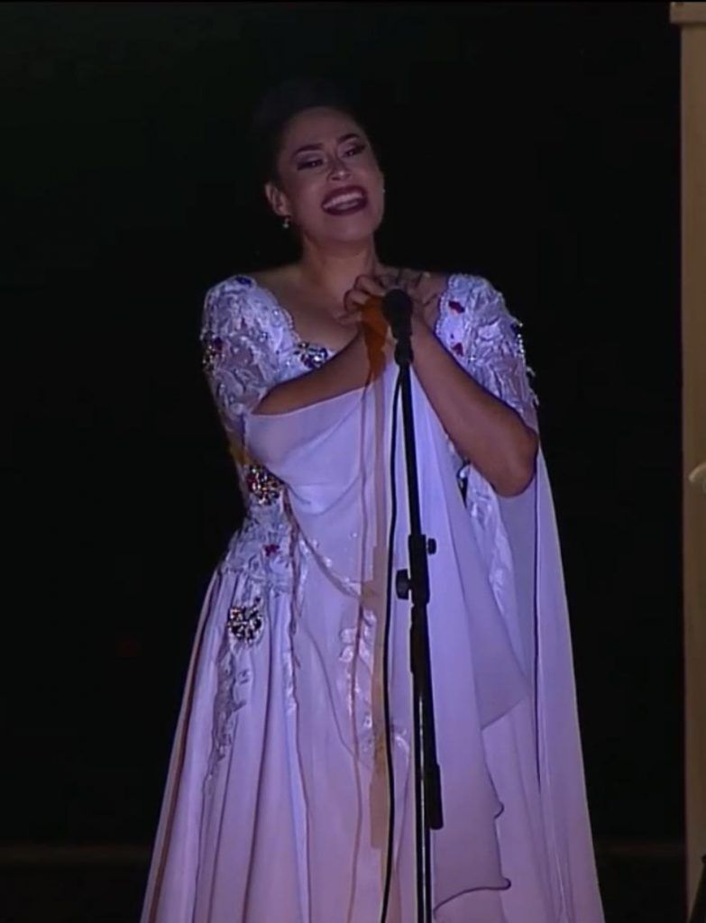 Gloriela cantó La Patriótica Costarricense este 14 y 15 de Setiembre