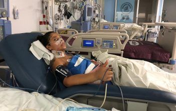 Contra todo pronóstico médico, Lia salió del hospital para volver a pedalear su bicicleta y sonreírle a la vida