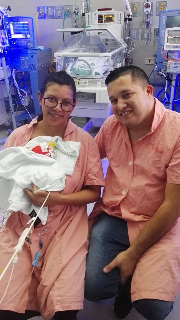 Gael y el amor de sus padres y un médico, son protagonistas de esta historia