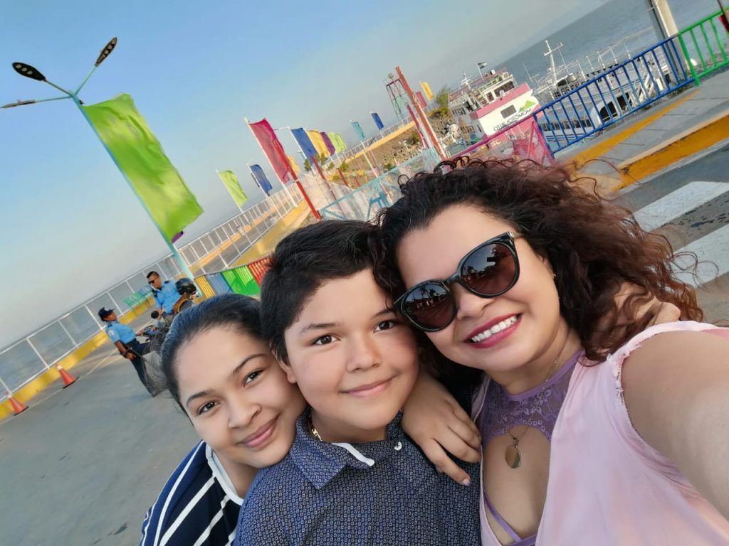 Luz fue madre a los 15 años y dio a luz a Priscilla y a Jeffrey, sus tesoros más grandes
