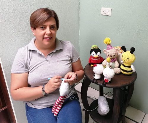 Adriana nunca repite una pieza. Cada muñequito, es nuevo
