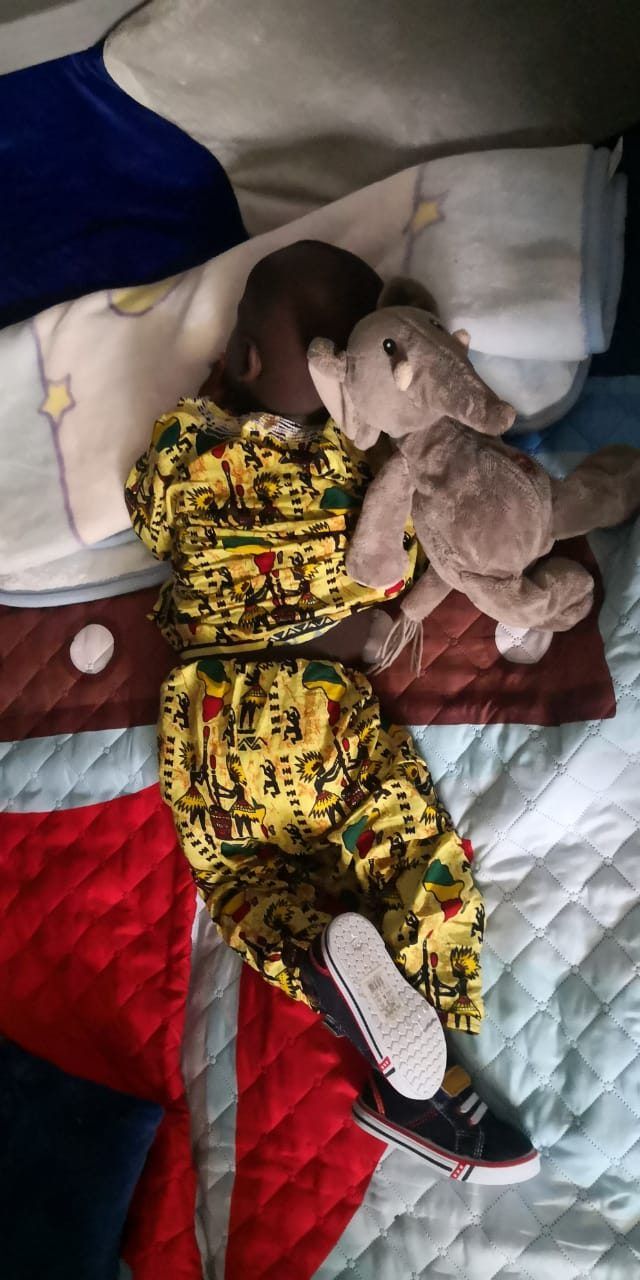 Neythan fue adoptado en Africa y ya está en CR con sus papás