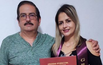 Don Rogelio apoya a su hija Marianela desde el día uno que quiso ser árbitra