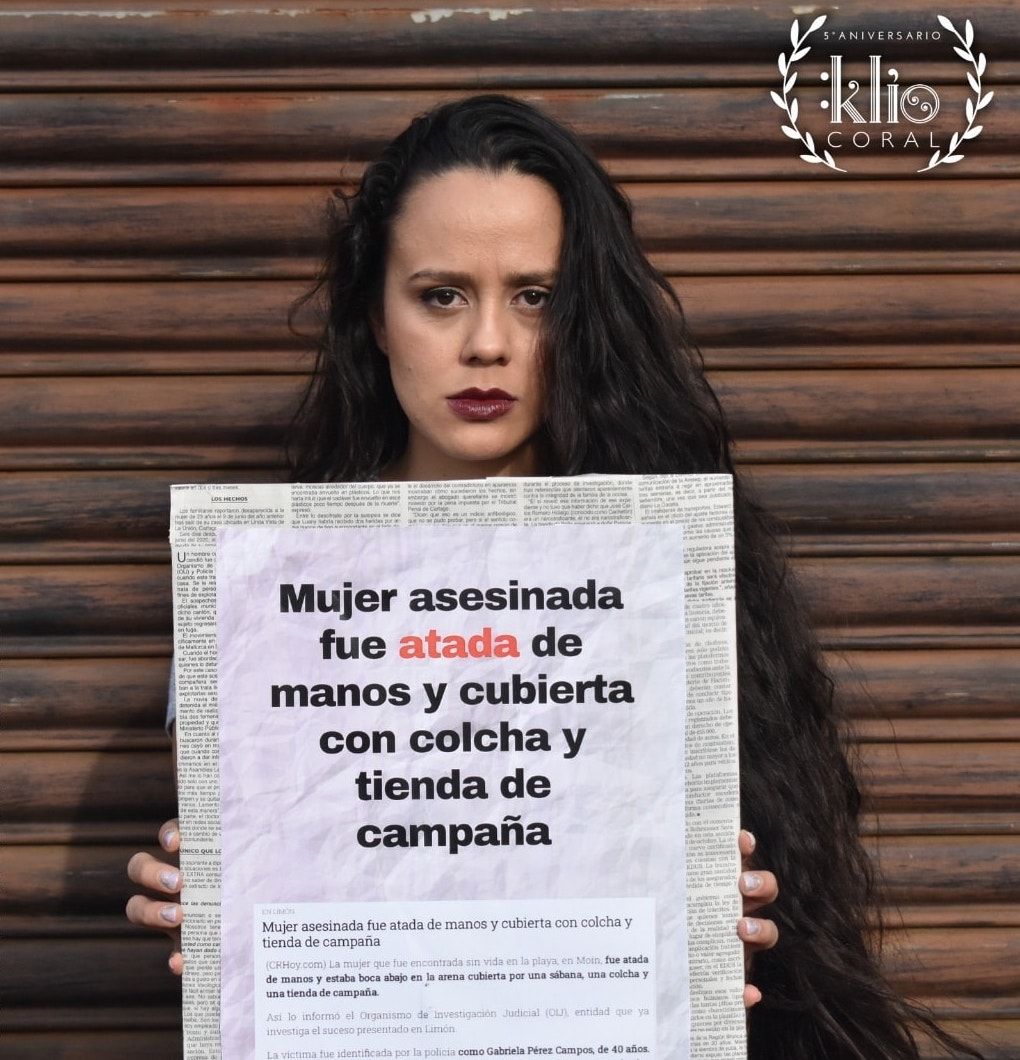 Producción reúne titulares de diferentes noticias sobre muertes de mujeres y hace un llamado a visibilizar como femicidios