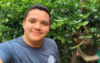 Rayan ganó beca para estudiar en Estados Unidos por dos años.