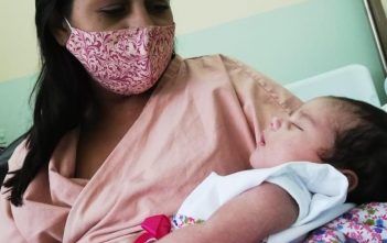 Rebeca conoció a su hija a 15 días después de su nacimiento.