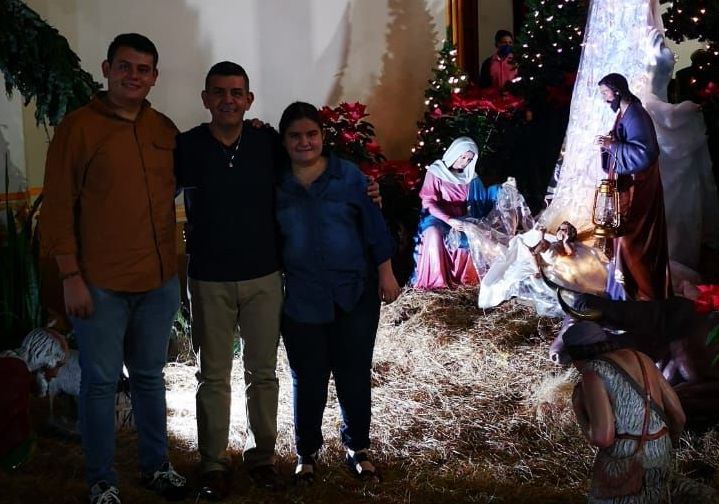 Rosmy y su hijos Emanuel y María Fernanda, hacen frente a la vida llenos de fe y con Mari en el corazón 