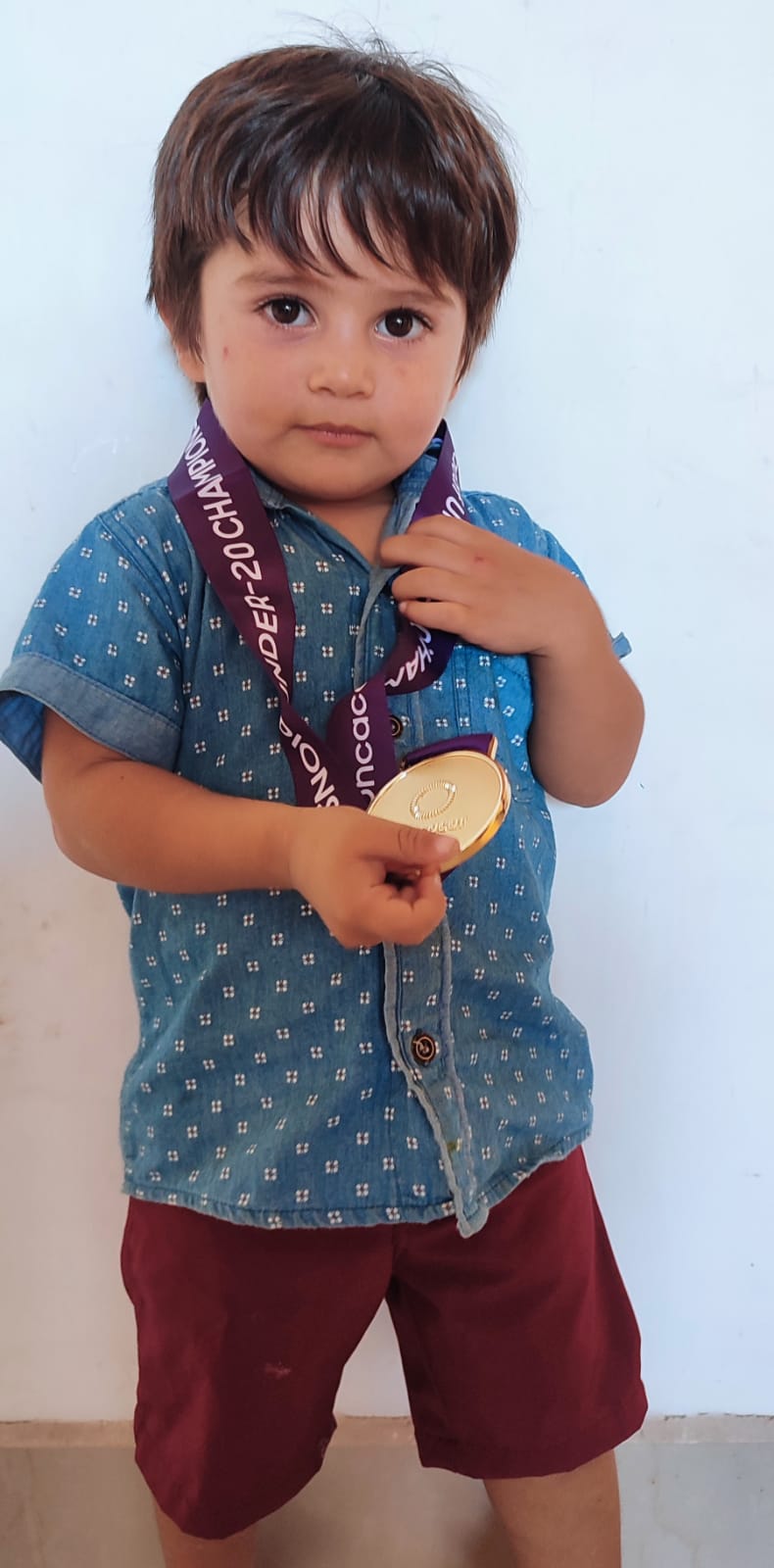 Samuel, es el fan destacado de su madre, igual que su abuelo