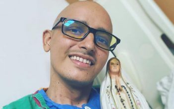 Alfonso falleció a los 26 años, tras una batalla contra la leucemia.