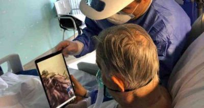 Un abuelito hospitalizado ve a sus nietos a través de la tablet