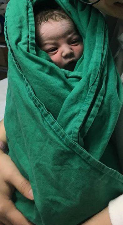 La madre del bebé prefirió dejarlo en una banca de una iglesia con una nota
