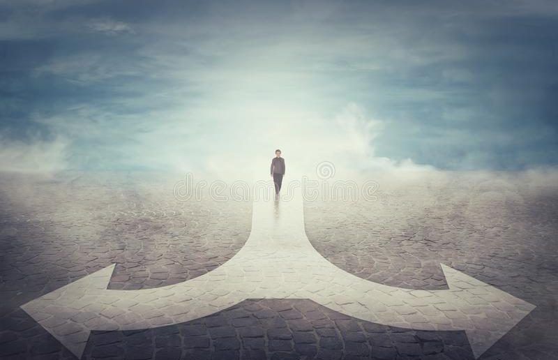 Vos decidís si es una condena o una oportunidad lo que la vida te está dando. No te condenes a caminar. Atrévete a caminar