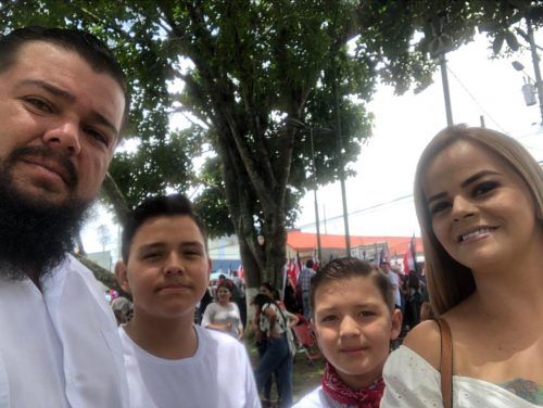 Esta familia de Paraíso de Cartago lucha contra el cáncer y el COVID