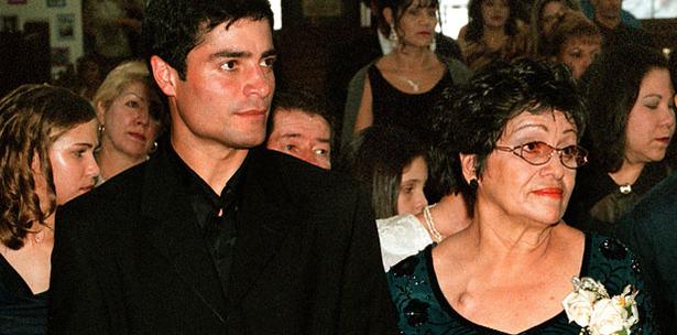 Chayanne asegura que su madre fallecida, siempre está con él