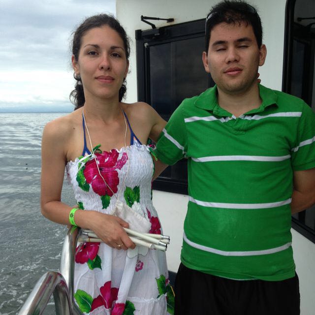 Adrián es no vidente y junto con su esposa crearon Talkdoit.