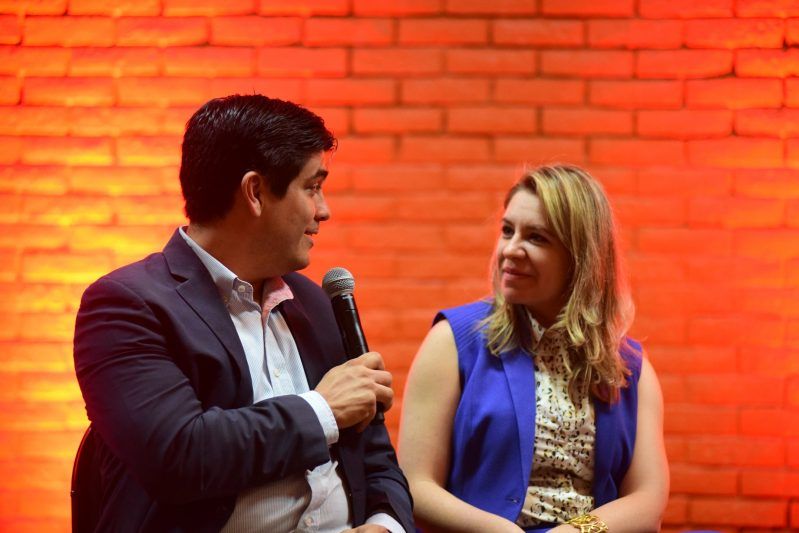 Claudia Dobles nos da su versión sobre su participación en el proceso político de su esposo, Carlos Alvarado