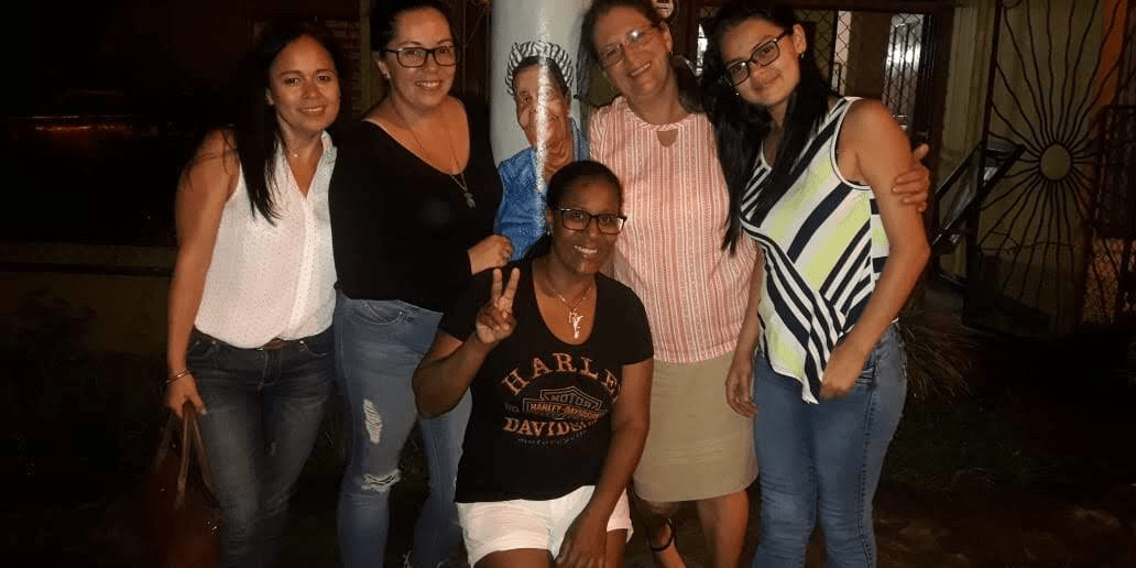 Las amigas de Karla han sido voces de aliento para que ella hoy sea toda una profesional