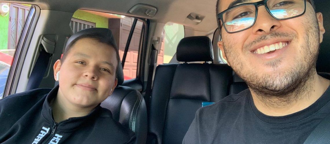 Un primo es quien lleva a Sebastián a sus sesiones de radioterapia