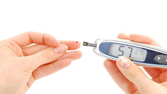 La hipoglucemia suele producirse en personas con diabetes, cuando el nivel de glucosa en la sangre es bajo