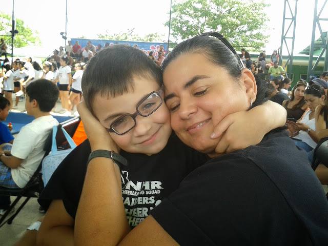 Esta madre se declara dichosa con su hijo que tiene autismo