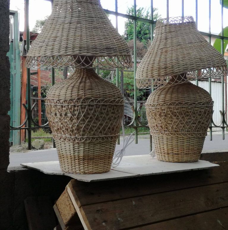 Don Gerardo y doña Mayela hacen con sus manos cada producto
