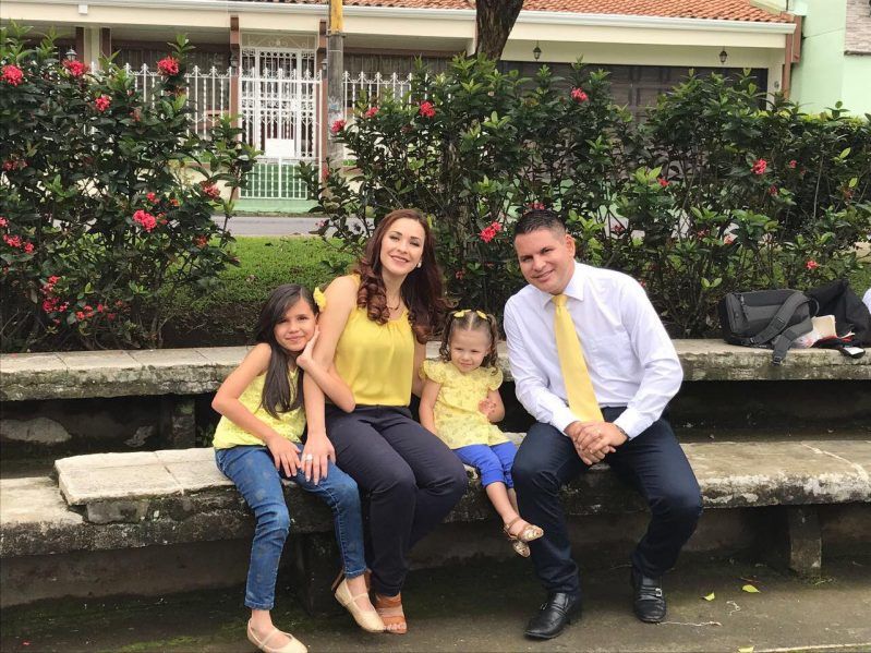 Laura Moscoa y Fabricio se casaron tras 4 años de ser amigos
