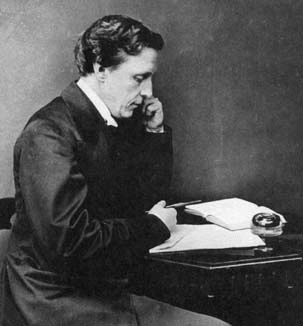 Lewis Carroll padecia de una enfermedad rara llamada Micropsia.