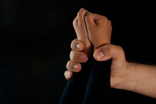 Conocidos y familiares están entre los abusadores más usuales