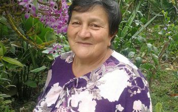 Doña Mayela asegura que el dolor de su hernia es cada vez mayor