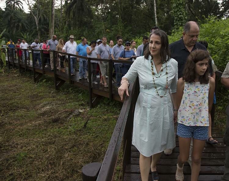 Mercedes Peñas defiende su dedicación como madre a pesar de ser la Primera Dama