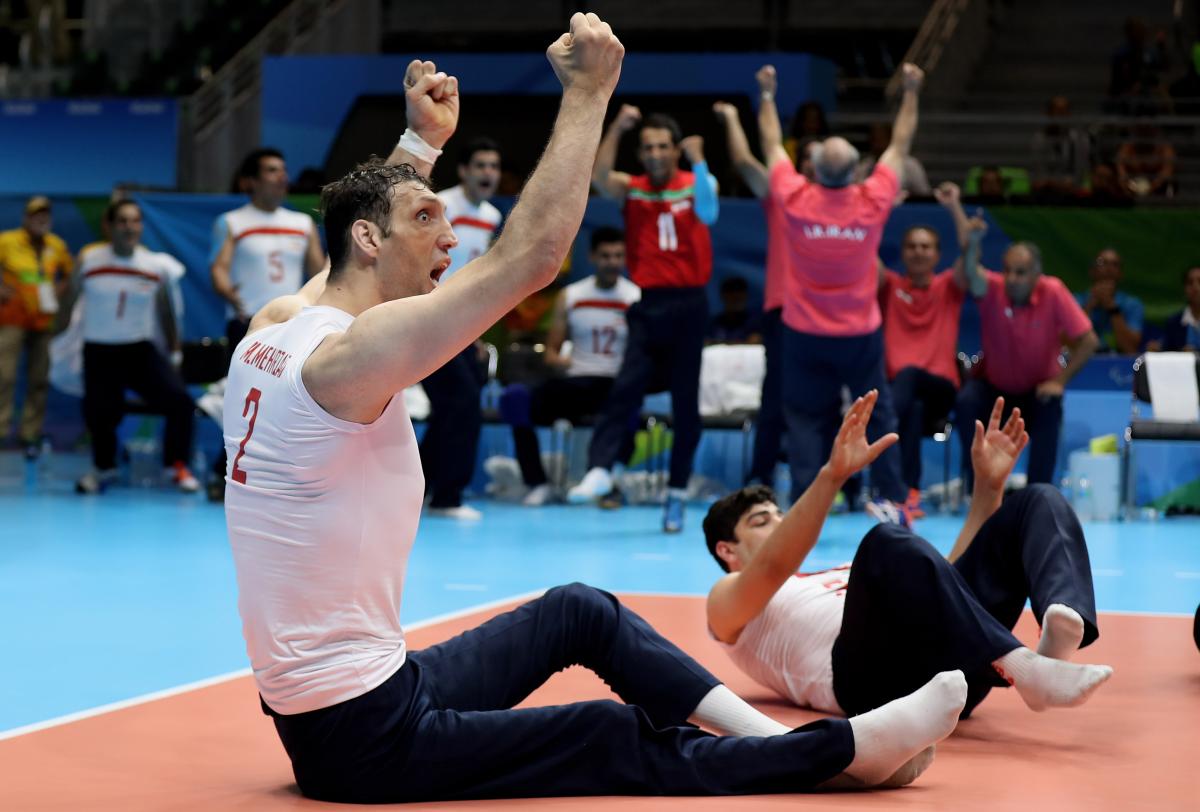 El joven fue pieza clave para que su país ganara el oro en Río 2016, en voleibol sentado