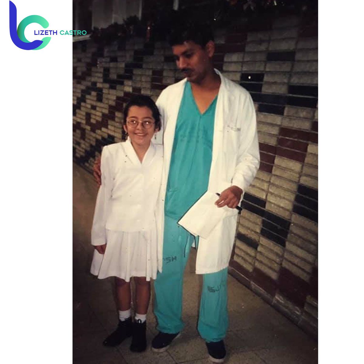 Hazel se sometió a múltiples cirugías y es paciente ostomizada