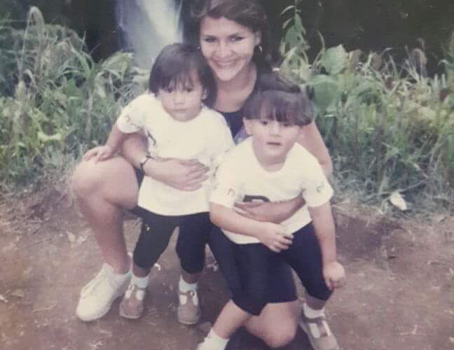 Mamá a los 15 y a los 16 años, Kathy siempre soñó con ser profesional