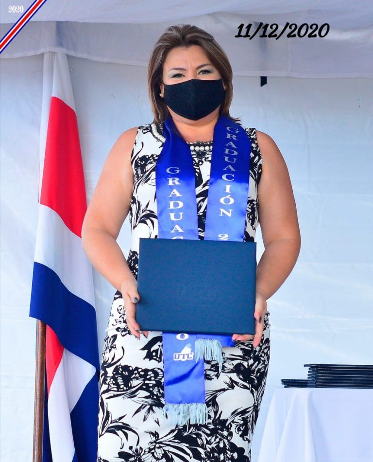 Kathy duró 7 años para graduarse en el 2020 como administradora de empresas