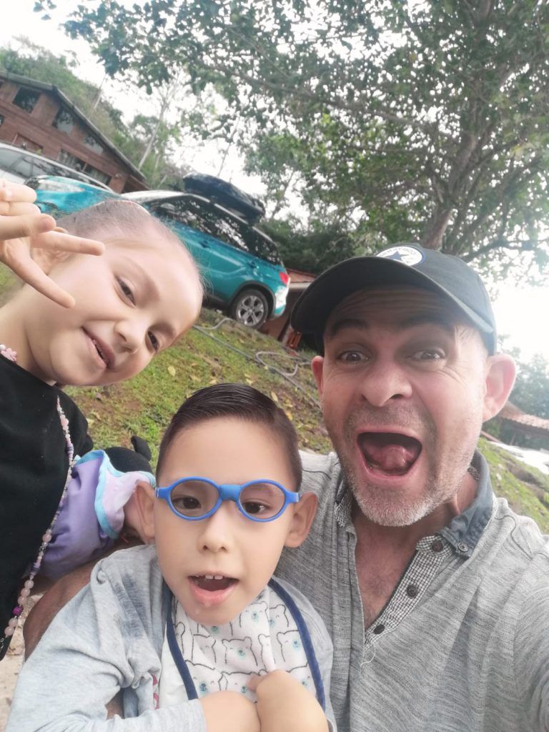 Don Christian, su hijo Samuel y su nieta