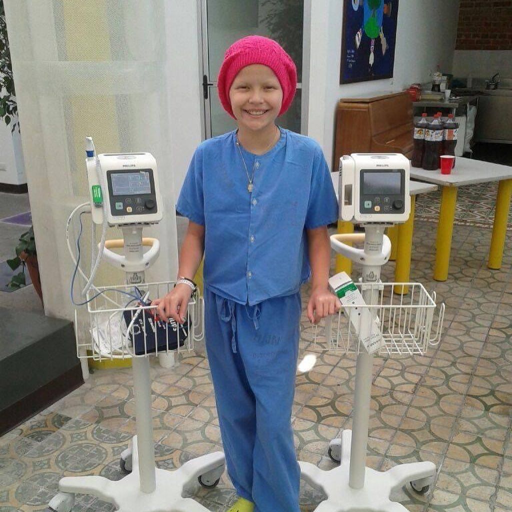 En medio de su cáncer, Sofia vendió tantas pulseras que se compraron varios equipo para el Hospital de Niños