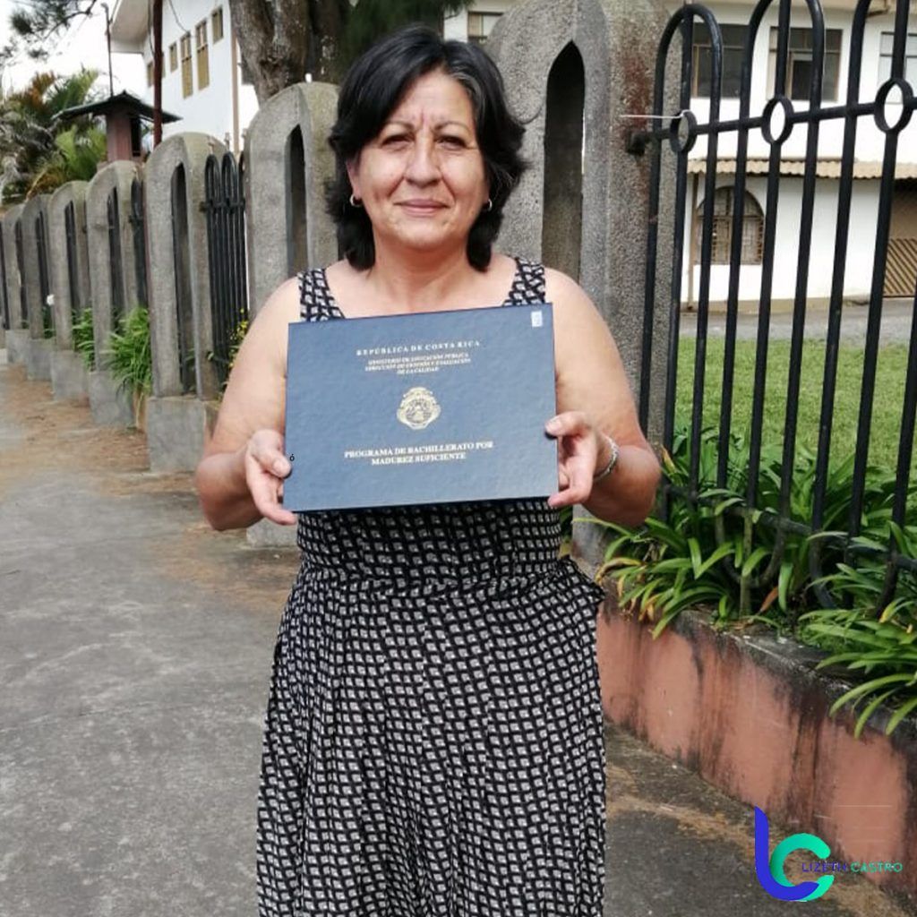 Doña Aurelia inició el colegio con su hijo y lo terminó en este 2020