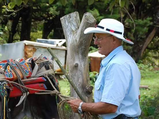 Los bueyes son los amigos de don Victor que los ha criado con amor