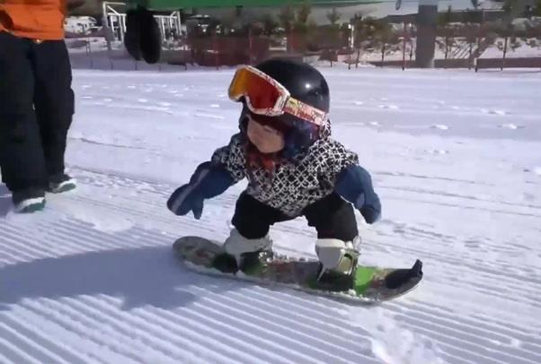 Wang Yuji ama el snowboarding
